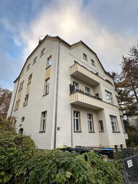 Wunderschöne und helle Altbauwohnung (unmöbliert!)- Erstvermietung nach Sanierung — photo 1
